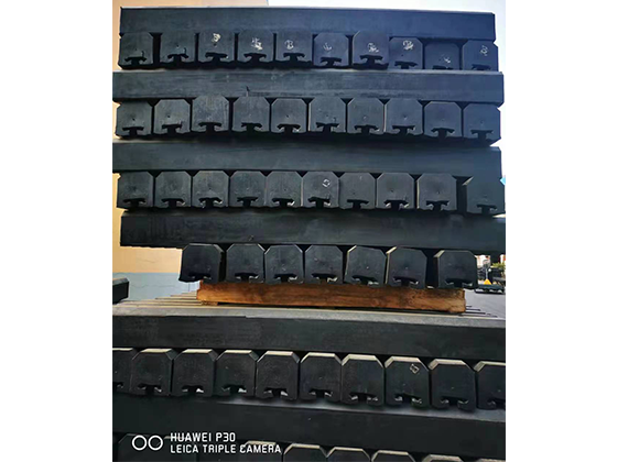 福建球磨機橡膠襯板